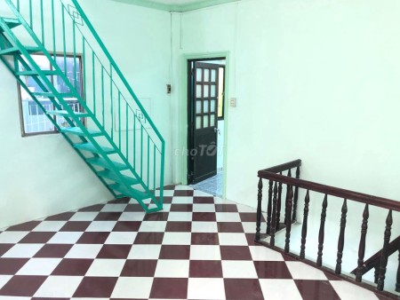 Có nhà Tôn Đản, Quận 4 cần cho thuê nhanh diện tích 105m2, giá 12 triệu/tháng