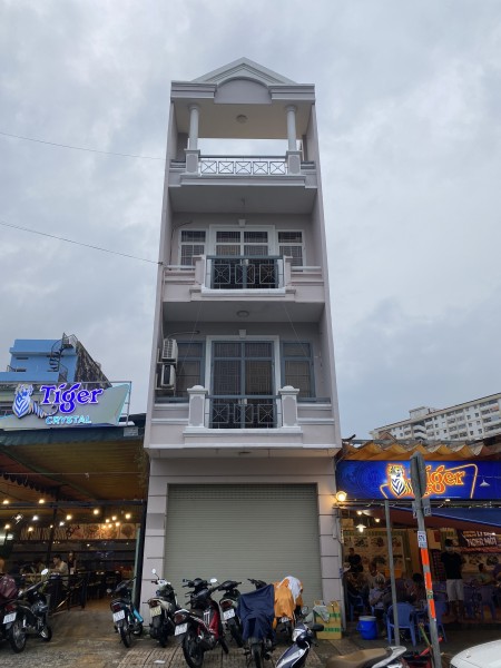 Nhà nguyên căn mặt tiền Phan Xích Long diện tích sử dụng 4.5x19, 1 trệt, 3 lầu