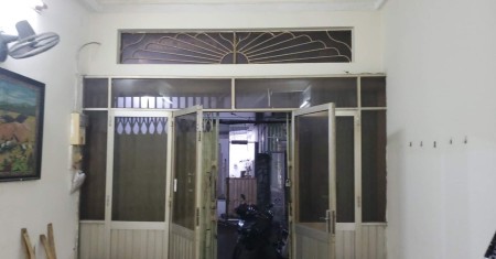 Cho thuê nhà hẻm hơi, rộng thoăng, 4x14, đường Hoàng Hoa Thám, Bình Thạnh