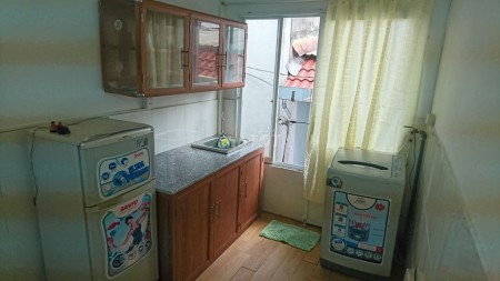 Trống nhà nguyên căn 3 tầng đúc, có nội thất, giá 4 triệu/tháng, hẻm 86 Âu Cơ, Tân Bình