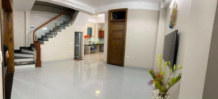 Cho thuê Lạc Long Quân 65m2 4 tầng mới đẹp 11tr full nội thất phù hợp ở lam kd online, lh 0336861884