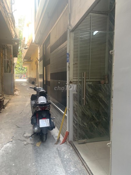 Hẻm 56/5 Lý Thái Tổ, Quận 3 cần cho thuê nhà 2 tầng đúc, giá 9.9 triệu/tháng, lhcc