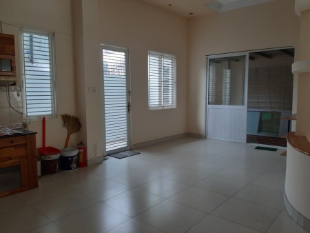 Cho thuê nhà nguyên căn MT Hoàng Dư Khương p12 Quận 10 dt 8x20m trệt 3 lầu