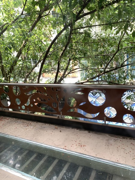 Cho thuê nhà nguyên căn Bùi Đình Túy p12 Bình Thạnh. xe hơi đậu trong nhà thoải mái trệt 2 lầu ST.