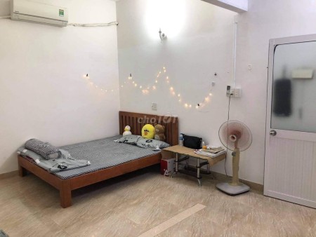 Cho thuê nhà nguyên căn Phạm Văn Hai, Tân Bình. 6x10m trệt 1 lầu 3 phòng ngủ giá 12 triệu