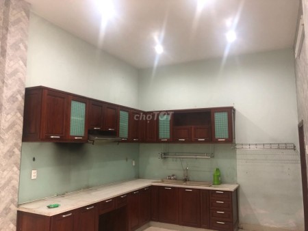 Cho thuê nhà đường Phạm Văn Hai Phường 5 Tân Bình, 8x12m trệt 2 lầu, 5pn,6wc giá 20 triệu