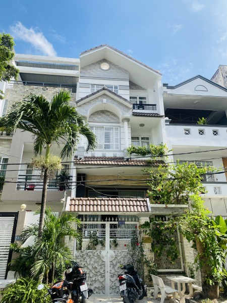 Nhà hẻm xe tải Bình Lợi diện tích sử dụng5x20, hầm, trệt, 3 lầu Full nội thất