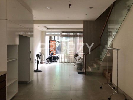 Cho thuê nhà Quận Bình Thạnh, dtsd 70m2, giá 22 triệu/tháng, 3 tầng, lh
