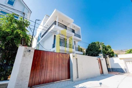 Biệt Thự Hiện Đại Khu Thảo Điền - Mới, Có Sân Vườn - Giá 5000$