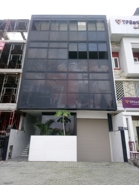 Cho Thuê Tòa nhà văn phòng 5 tầng sàn trống suốt ngay cục thuế thành phố