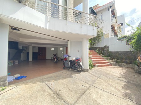 Villa mặt tiền Thảo Điền cho thuê giá tốt 10x20m làm VP kết hợp ở,Spa,....