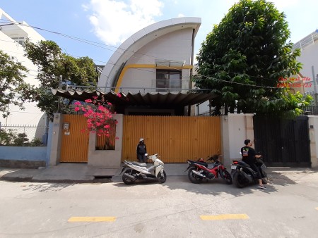 Cho thuê villa An Phú phong cách hiện đại ,hồ bơi kính trệt 2 lầu 5 phòng có nội thất cơ bản