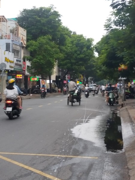 Cho thuê nhà MT Lê Văn Sỹ P11 Phú Nhuận. 4x20m trệt 2 lầu sân thượng, ban công nhà mới sơn sửa