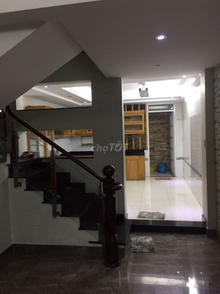 Cho thuê nhà nguyên căn Đoàn Thị Điểm Phú Nhuận. trệt 2 lầu sân thượng khu an ninh giá 14 triệu