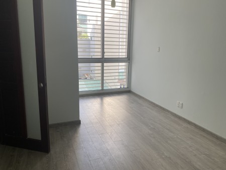 Cho thuê nhà MT Sầm Sơn, Tân Bình. 5x15m có sân nhỏ phía trước giá 15 triệu