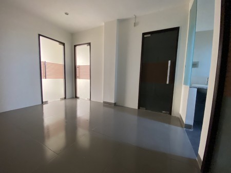 nhà góc 2MT Hoàng Văn Thụ, Q. Phú Nhuận 6.5x30m, giá 95 tr/th