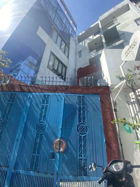 Nhà làm căn hộ dịch vụ đường Miếu Nổi dtsd 4x28, hầm, 5 lầu, 10 phòng giá 45 triệu