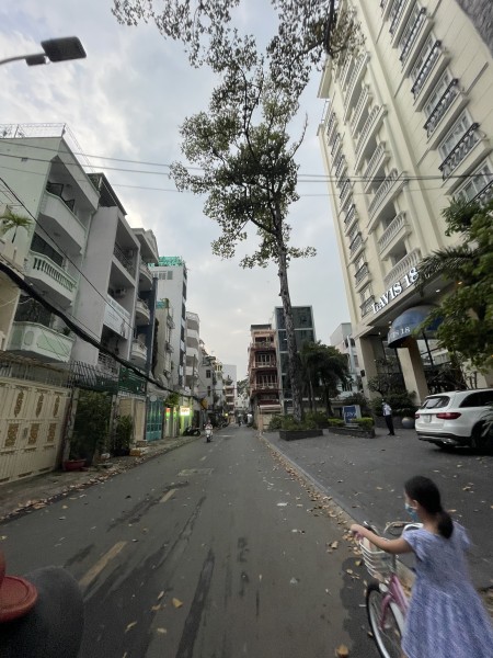 Hẻm 8m Vườn Chuối F4 Q3 Dt 3m x 12m Kết cấu 1 trệt 3 lầu