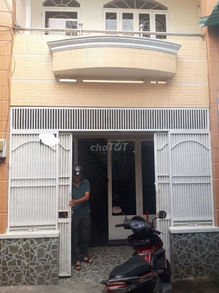Mình cần cho thuê nhà Quận Bình Thạnh, dtsd 70m2, 1 trệt 2 lầu, giá 11 triệu, lh 0936909026