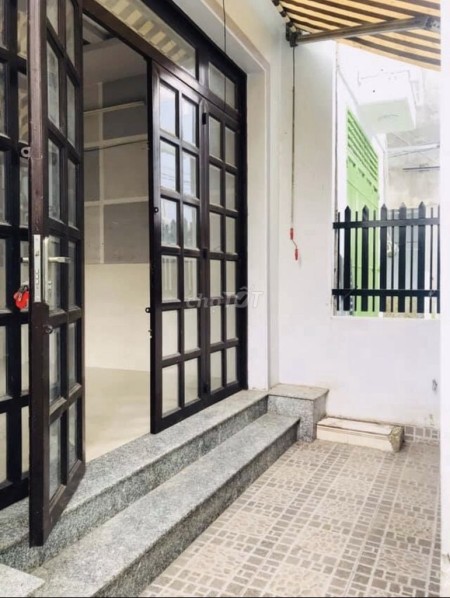 Cần cho thuê nhà chính chủ rộng 68m2, huyện Nhà Bè 2 tầng, giá 7 triệu/tháng, lh 0379616357