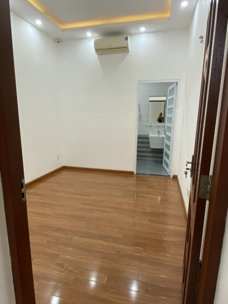 Cho thuê nhà nguyên căn MT Bùi Thị Xuân Phường 3 Tân Bình. trệt 2 lầu sân thượng có vỉa hè rộng