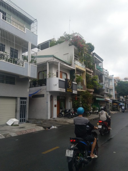 Cho thuê nhà nguyên căn mặt tiền diện tích 8 x 16 Cao Thắng Quận 3