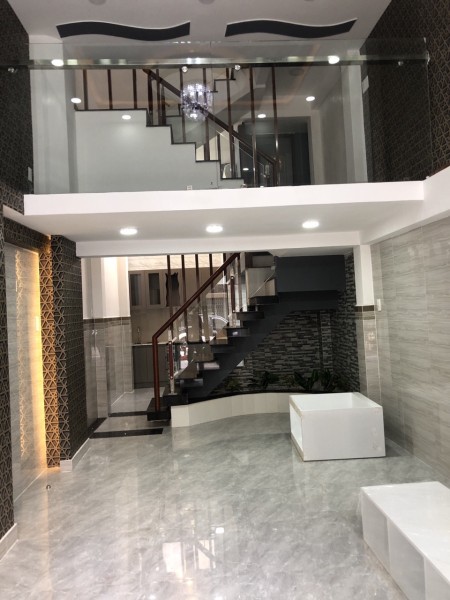 Cho thuê nhà mặt tiền Đường Phan Văn Trị, 1 trệt lửng 2 lầu sân thượng, 5pn 4wc, diện tích 3.5x12m