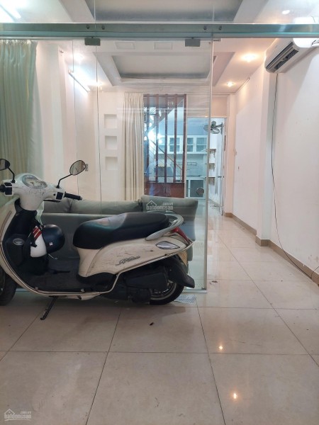 Có nhà hẻm 479 Nguyễn Tri Phương, Quận 10 cần cho thuê nhà rộng 35m2, giá thoả thuận