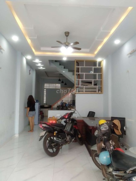 Có nhà nguyên căn rộng 60m2, 1 trệt, 2 lầu giá cho thuê 12 triệu/tháng, hẻm 74/14 Lê Văn Chí