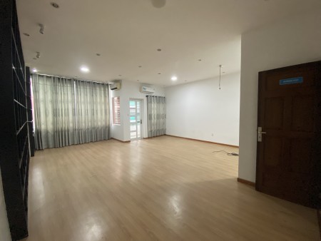 Nhà thuê khu chuyển phát sân bay, mặt tiền ngang 8m x 18m, 2.5 lầu, đường trước nhà 10m, 30 tr/th