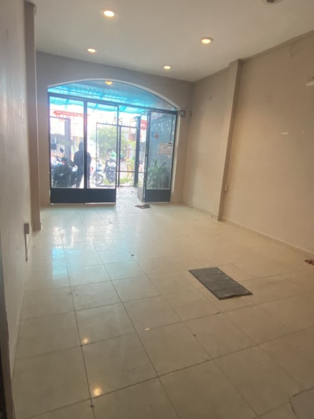 Nhà nguyên căn mặt tiền D5 diện tích 4.5x20, 1 trệt, 3 lầu đúc 6 phòng, 7 nhà vệ sinh, giá 30 triệu