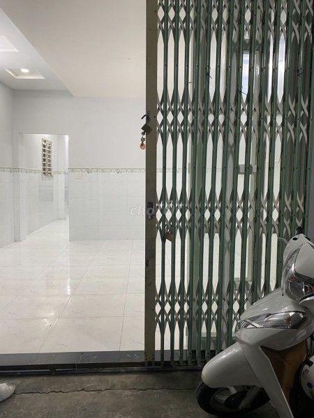 Chủ cần cho thuê nhà rộng 80m2, 2 tầng đúc, giá 12 triệu/tháng, hẻm 417 Luỹ Bán Bích, Tân Phú