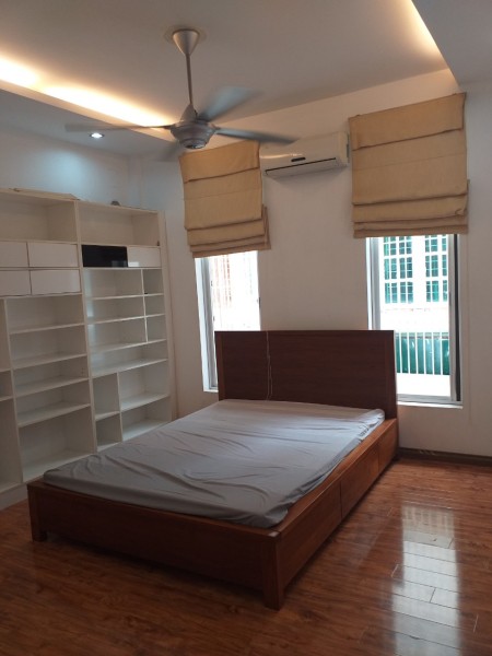 Cho thuê nguyên căn Nguyễn Văn Vĩnh P4 Tân Bình. trệt 3 lầu sân thượng có sân rộng phía trước nhà