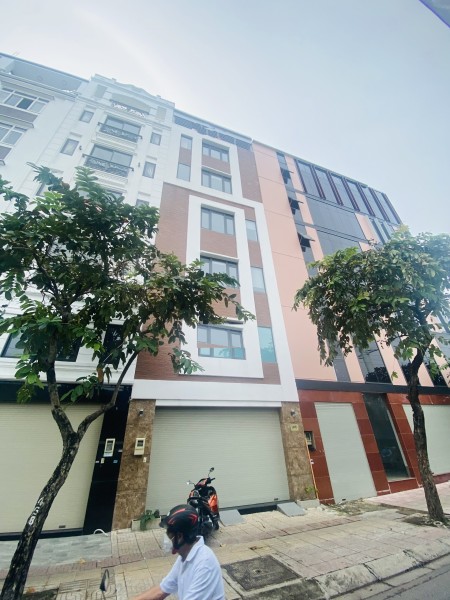 Nhà Mặt Tiền Phạm Văn Đồng trệt, 5 lầu đúc bê tông, tháng máy liên hệ 0932765236