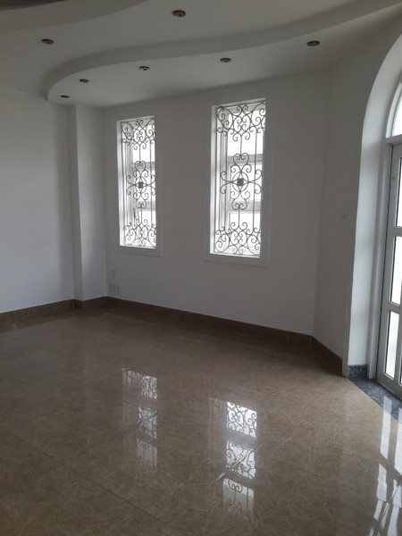 Cho thuê nguyên căn MT khu K300 Tân Bình Có Hầm 3 lầu 6 phòng nhà vệ sinh riêng biệt giá 25 triệu