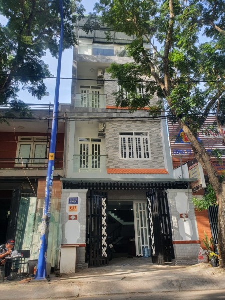 Cho thuê nhà mặt tiền đẹp cực sang trọng mới tinh giá 13 triệu/tháng, lhcc