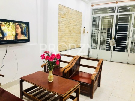 Cho thuê nhà hẻm 4.5m Đường Hòa Hảo, Full nội thất, Trệt 2 Lầu ST, 3PN 3WC, DT 108m2