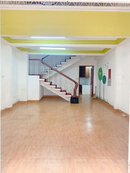 Cho thuê nhà hẻm xe hơi Đường 3/2, trệt lửng 2 lầu, 5pn 5wc, diện tích 4.5 x 15m, giá 25 triệu