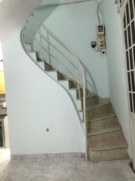 Cho thuê nhà hẻm Phan Văn Trị, 1 trệt 3 lầu, 3pn 4wc, diện tích 120m2, giá 9 triệu