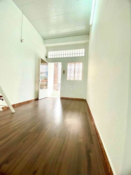 Cho thuê nhà chính chủ dtsd 27m2, 3 tầng đúc, giá 8 triệu, thương lượng, hẻm 100 Thích Quảng Đức
