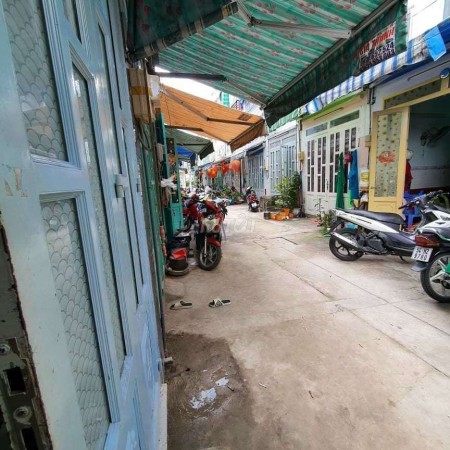 Hiện đang trống cần cho thuê nhà rộng 24m2, giá 5.5 triệu/tháng, hẻm 366 Lê Văn Quới, Bình Tân