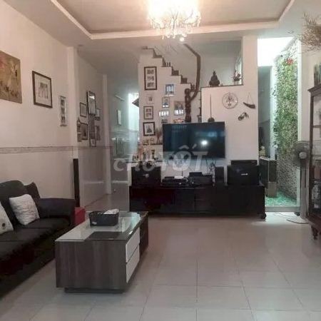 Có nhà đường số 11 Quận Thủ Đức, diện tích sử dụng 65m2, 2 tầng, giá 10 triệu/tháng