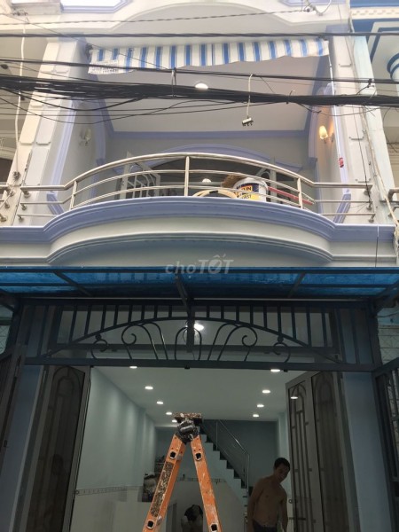 Vừa sơn sửa lại cần cho thuê nhà 42m2, 2 tầng Nguyễn Văn Quá, Quận 12, giá 6.5 triệu/tháng