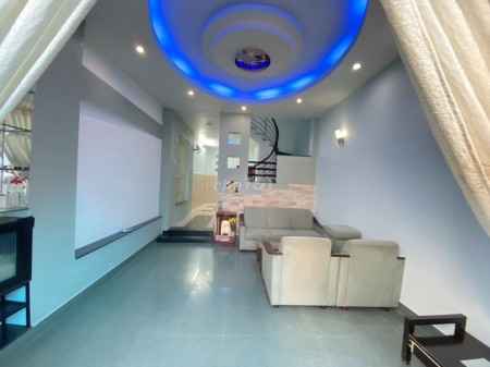 Mình cần cho thuê nhà nguyên căn 3 tầng Thủ Đức, dtsd 200m2, giá 12 triệu/tháng lh 0903676923