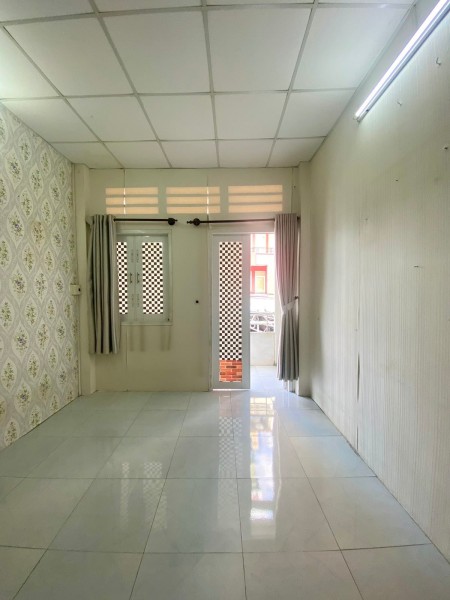 Nhà nguyên căn mặt tiền chợ đường Hồ Xuân Hương 4PN giá 20 triệu/tháng