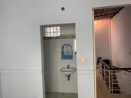 Cho thuê nhà Đường Nguyễn Kim, 1 trệt 2 lầu 3pn 3wc, diện tích 3.5x12m, giá 11 triệu