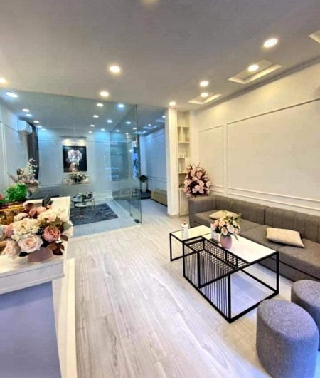 Nhà cho thuê MT Bành Văn Trân P7 Tân Bình. 6.5x20m trệt 2 lầu ST, cửa kính, sàn ốp sạch sẽ nhà đẹp