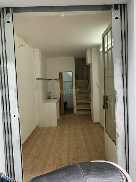 Nhà hẻm 194 Bạch Đằng, Bình Thạnh cần cho thuê nhà giá 5.5 triệu/tháng, dt 15m2