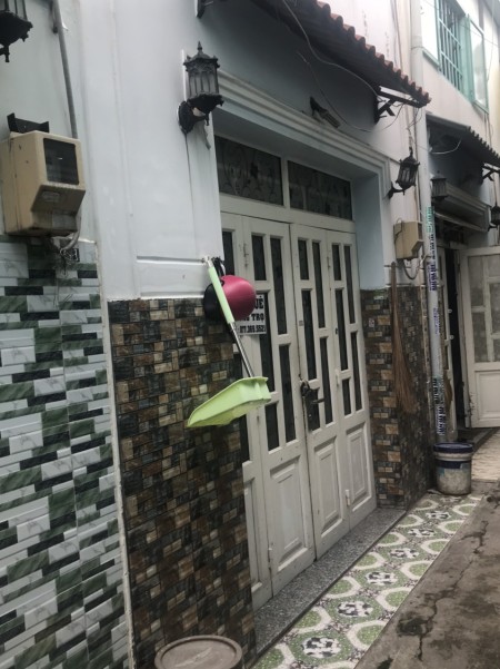 Cho thuê nhà 1 trệt 1 lầu ngay chợ và ủy ban nhân dân Xuân thới Thượng, giá công nhân, 30m2, 2 phòng ngủ, 2 toilet