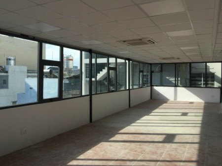 Cho thuê nhà đường Nguyễn Văn Trỗi, P8, Phú Nhuận 18x15m trệt 4 lầu, thang máy giao nhà ngay